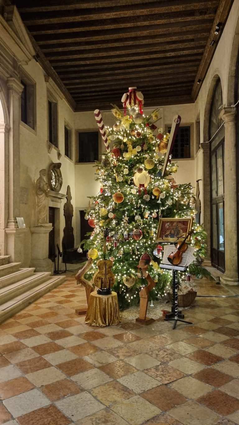 L’albero di Natale  del Conservatorio di Musica Benedetto Marcello