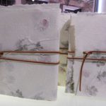 Album in carta di cotone con fiori interno avorio cm. 23x30 - 50 fogli