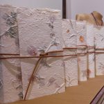 Album in carta di cotone con fiori interno avorio cm. 23x30 - 50 fogli