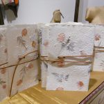 Album in carta di cotone con fiori interno avorio cm. 23x30 - 50 fogli
